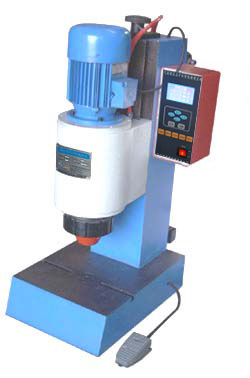 液壓立式鉚接機(jī)