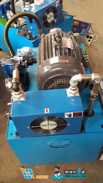 自沖鉚接機(jī)液壓站