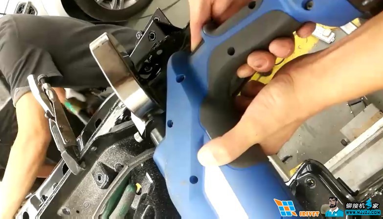 鋁合金車身電動自沖鉚接機