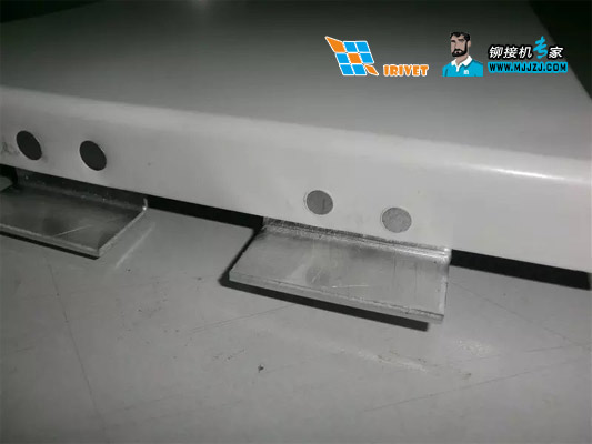 鋁單板自沖鉚接機